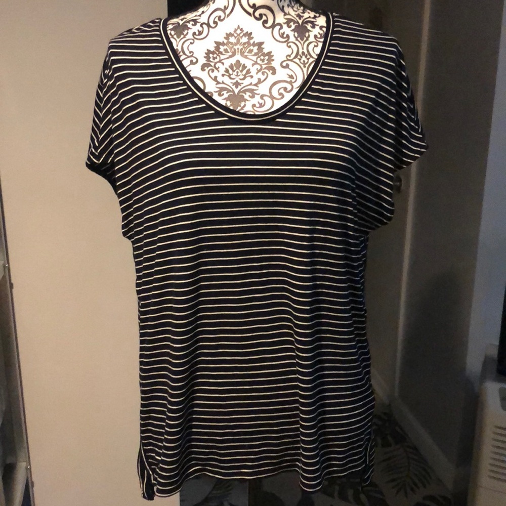 2/10$ Loft T-Shirt